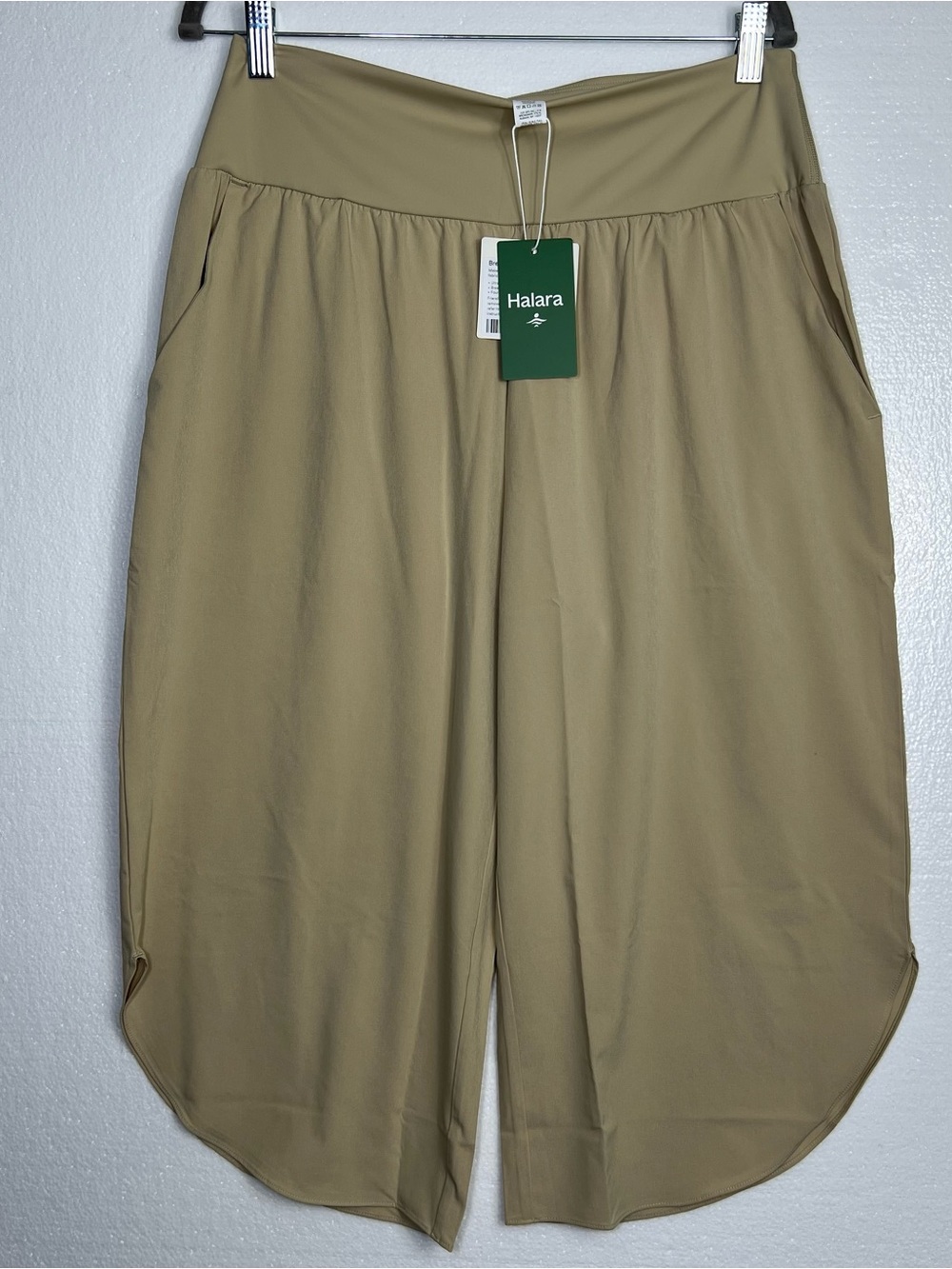 Halara Breezeful High Waisted Tummy Control Hem Quick Dry Capri Pants with Pocke